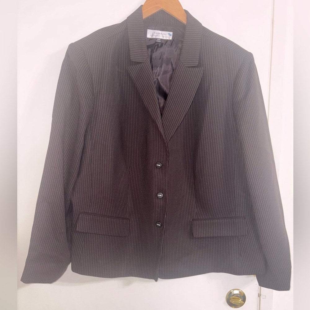 tahari arthur s levine Pinstripes Plus Size Brown Blazer Size 24W